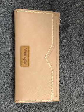 Wrangler Light Tan Leather Zip Wallet with Stitch Detail